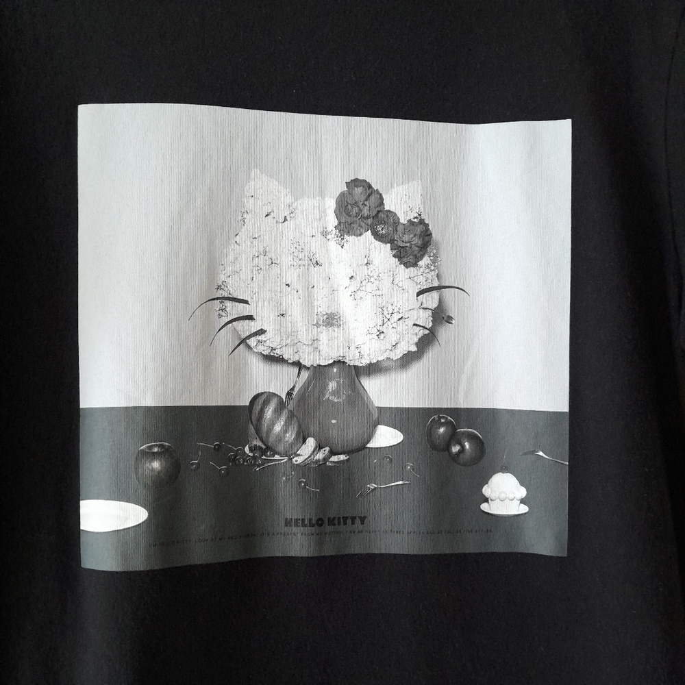 Hello Kitty Uniqlo UT Yuni Yoshida T-Market T-Shirt Medium Black - Picture 5 of 11